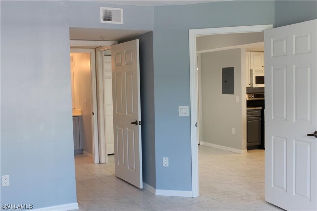 Foto del edificio - 1767 Four Mile Cove Pkwy