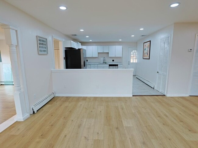Building Photo - 1037 Ridgebury Rd