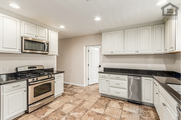 3Bed/3Bath House at Thomas/7th Ave! Ready for Immediate Move-In! -- NO HOA! FULLY REMODELED! - 3Bed/3Bath House at Thomas/7th Ave! Ready for Immediate Move-In! -- NO HOA! FULLY REMODELED!