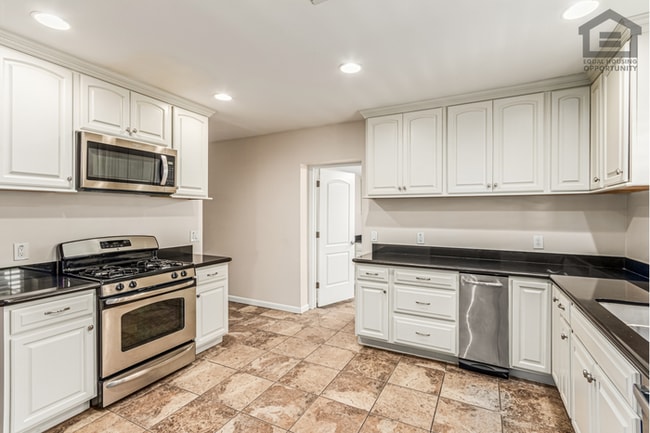 3Bed/3Bath House at Thomas/7th Ave! Ready for Immediate Move-In! -- NO HOA! FULLY REMODELED! - 3Bed/3Bath House at Thomas/7th Ave! Ready for Immediate Move-In! -- NO HOA! FULLY REMODELED!
