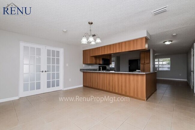 Foto del edificio - AVAILABLE NOW