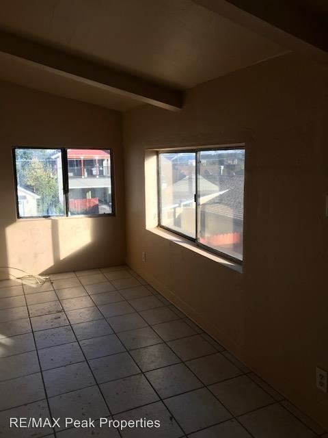 Building Photo - 536 S O'Leary St