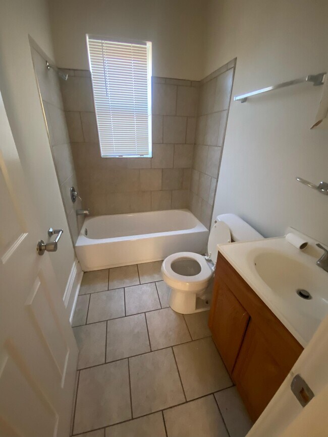 Foto del edificio - 4908 W Florissant Ave