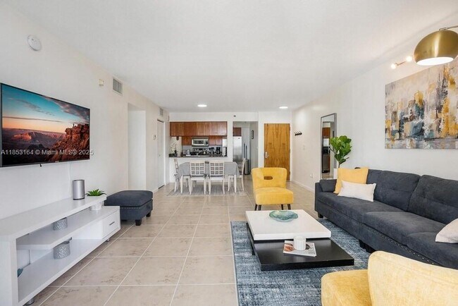 Building Photo - 1200 Brickell Bay Dr