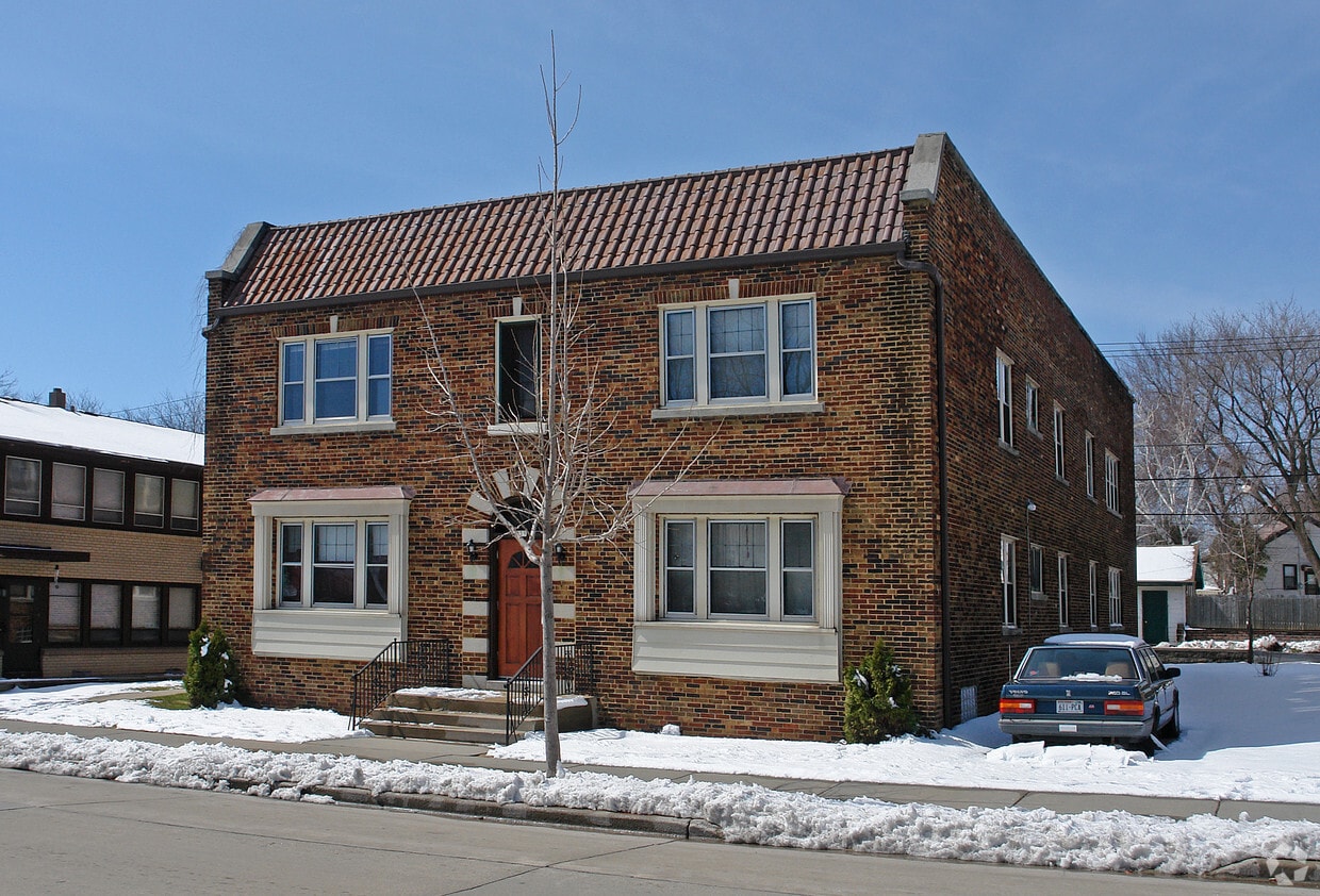 3059 S Howell Ave Apartments in Milwaukee, WI