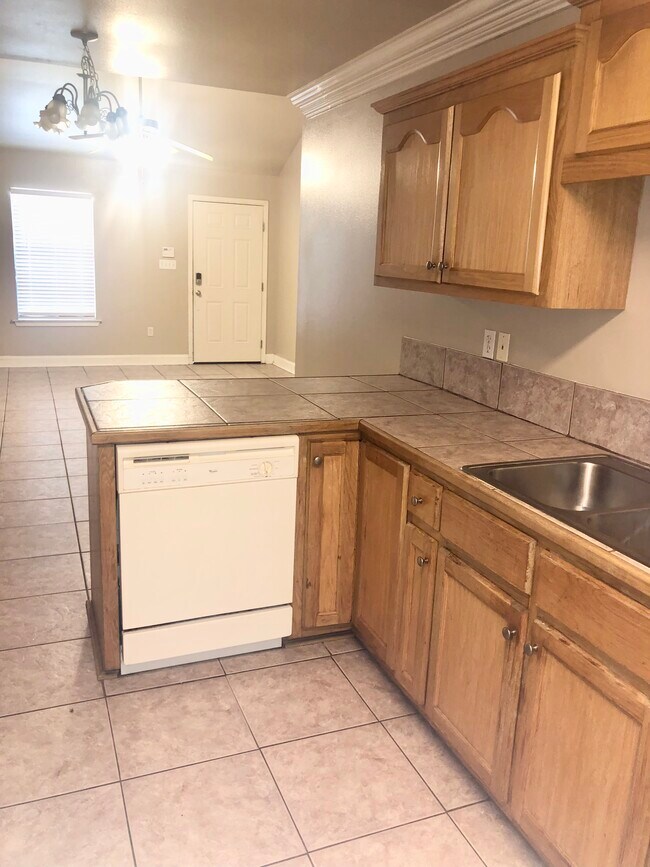 Foto del edificio - 48025 Laura Rogers Rd