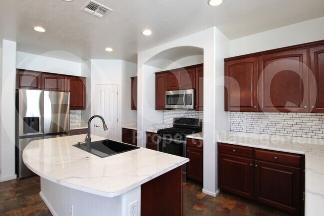 Foto del edificio - 18028 W Mission Ln