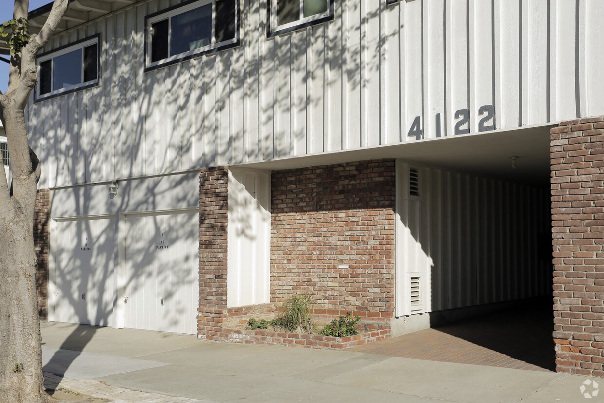 Building - 4122 Deeboyar Ave