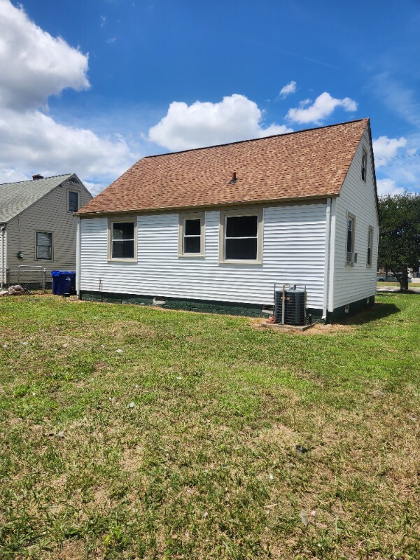 Building Photo - 3107 Scott St