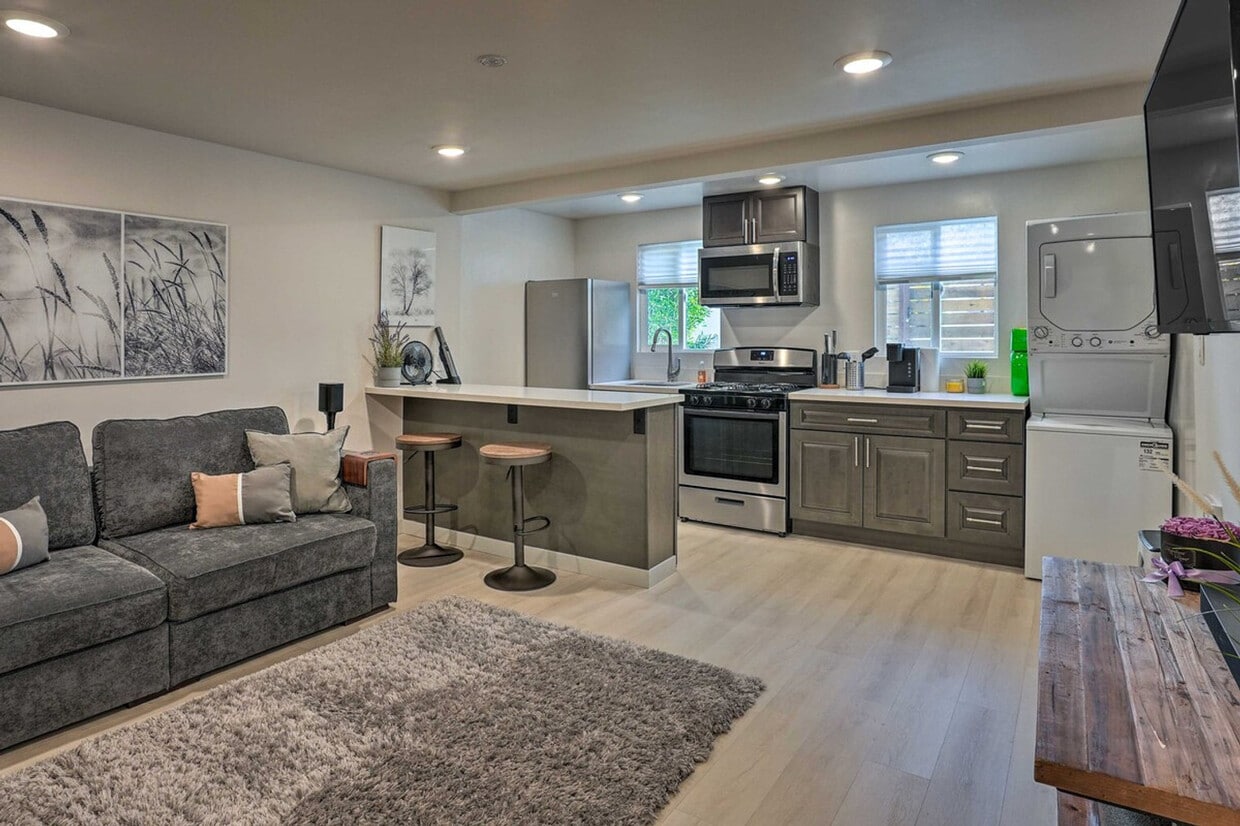 Foto principal - 2715 MacArthur Blvd