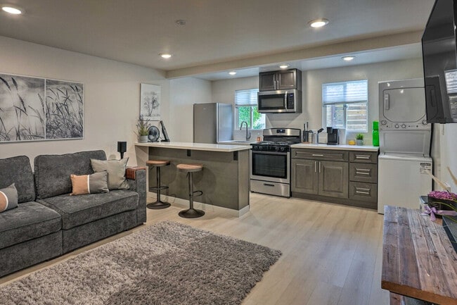 Building Photo - 2715 MacArthur Blvd Building Photo - 2715 MacArthur Blvd