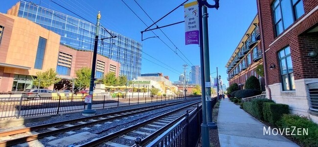 Building Photo - 115 E Park Ave