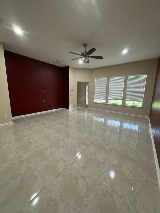 Foto del edificio - 4 bedroom 3 bath home in the Mandarin/ Sou...