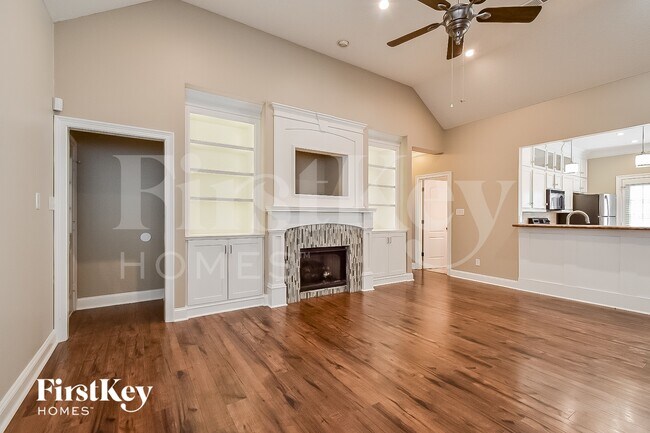 Building Photo - 8682 Valmont Cir