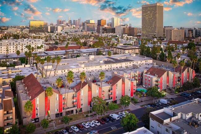Building Photo - Kingsley Plaza