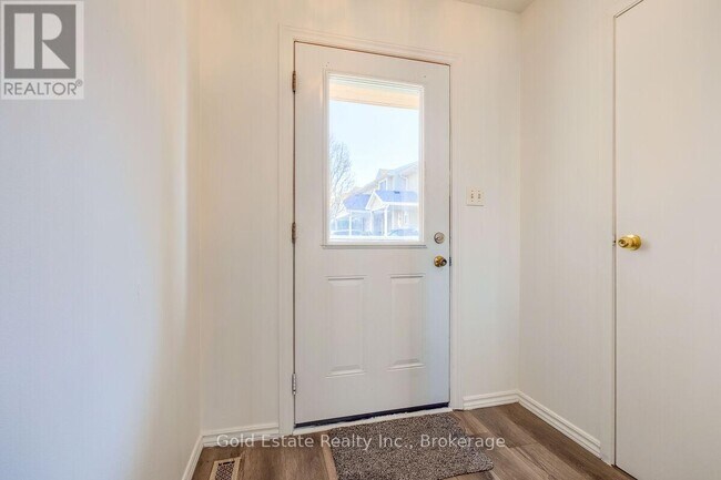 Building Photo - 125 Sekura Crescent