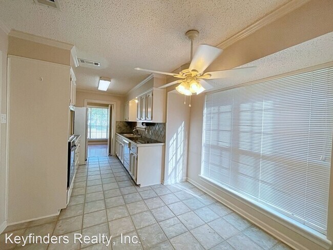Foto del edificio - 3 br, 2 bath House - 1633 Brookhollow Dr.