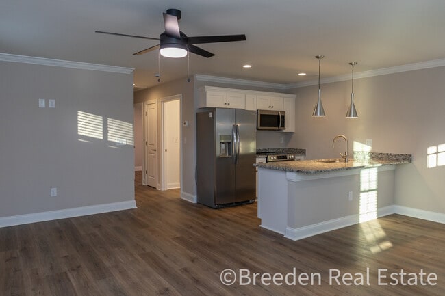 Building Photo - 804 5th Ave SW