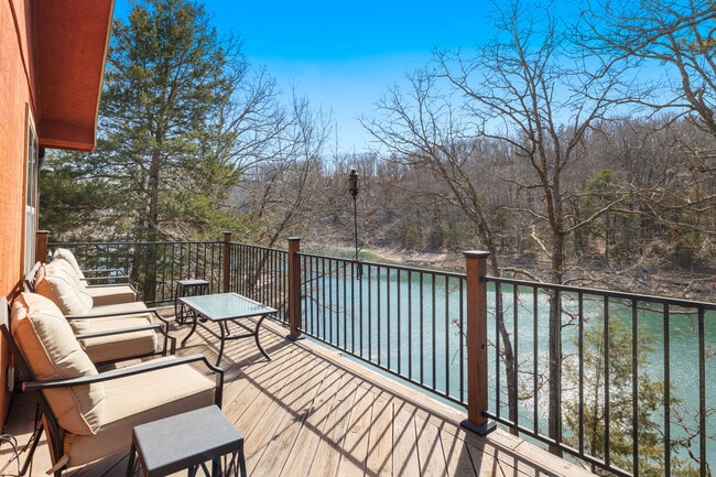 Foto del edificio - 19145 Eagle Point Rd