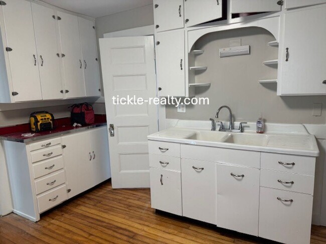 Foto del edificio - 4 Bedroom Park Ave House - 2 Full Baths, D...