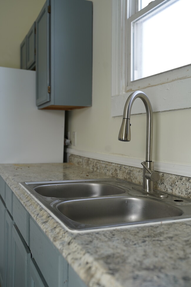 Sink - 1028 Halifax St