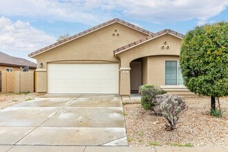 Building Photo - 946 S 166th Ave