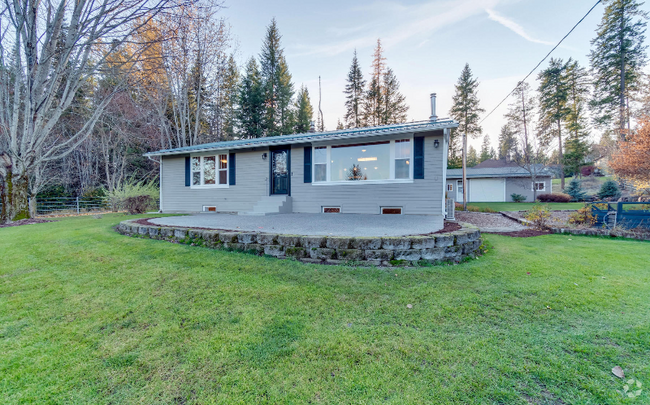 Building Photo - 12845 N Hauser Lk Rd