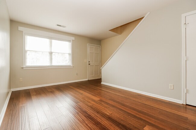 Foto del edificio - Charming 2 Bedroom Townhome
