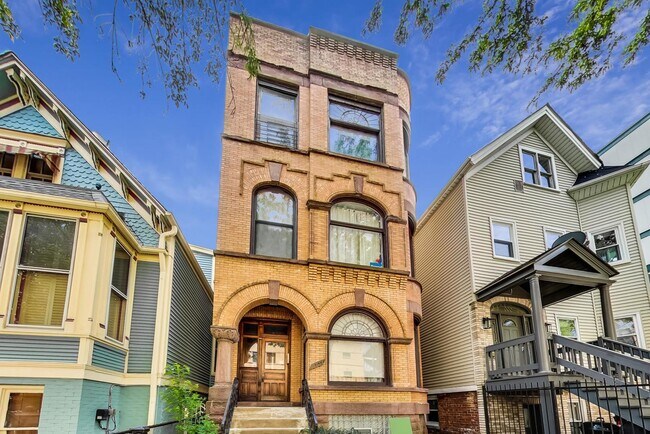 Building Photo - 3703 N Kenmore Ave