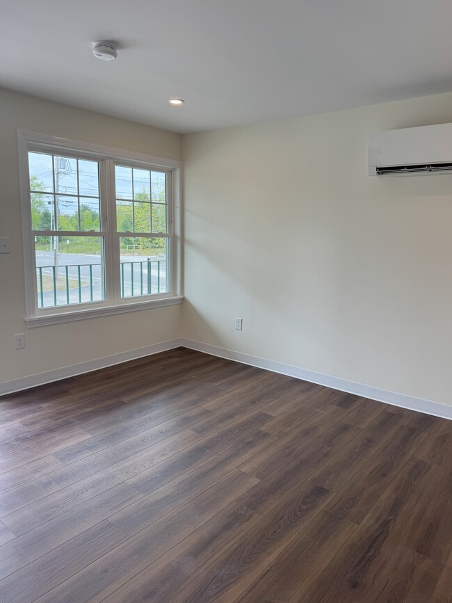Building Photo - 162 Narragansett St