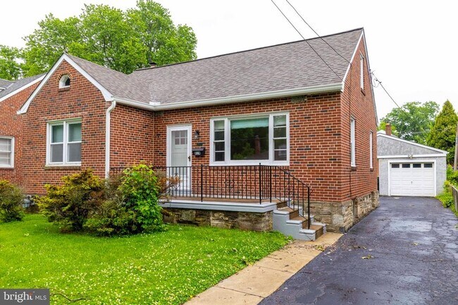 Building Photo - 819 Longstreth Ave