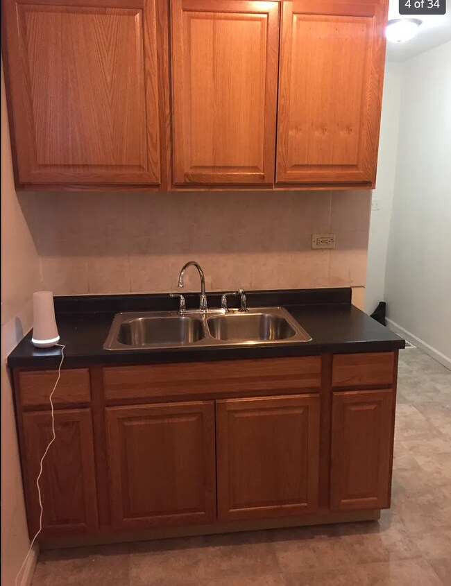 Foto del edificio - 7944 S Dobson Ave