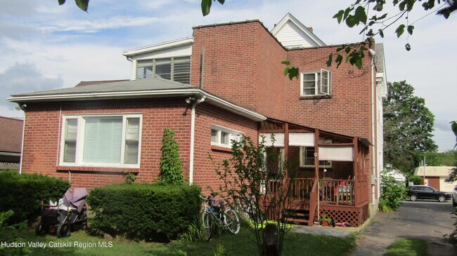 Foto del edificio - 393 Albany Ave