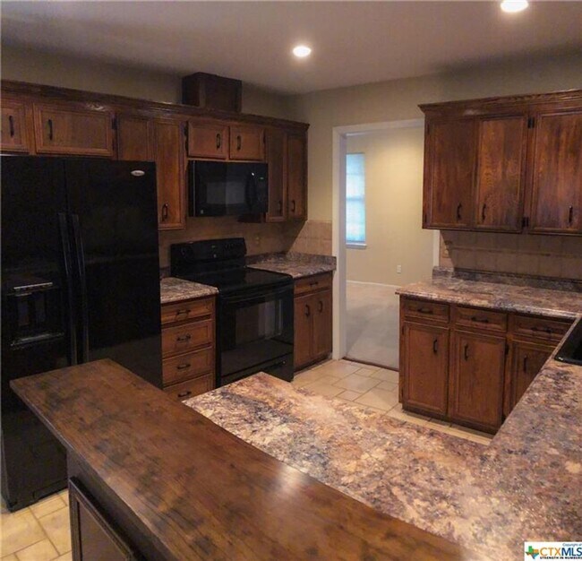 Building Photo - *PENDING* Corner Lot Rental in Harker Heights