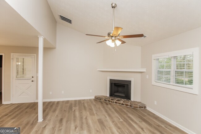 Foto del edificio - 46 Cathie Dr