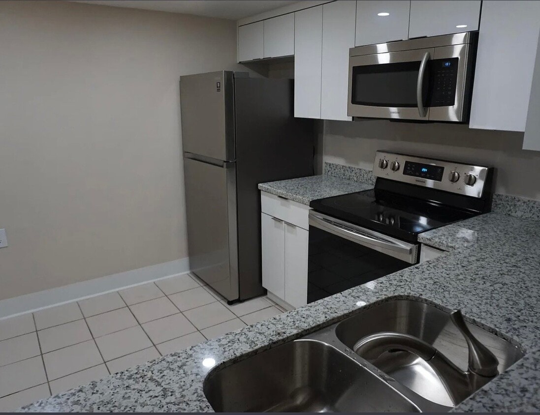 Photo - 11285 N Kendall Dr (Miami, FL)