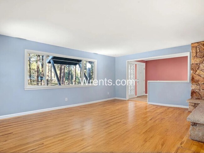 Building Photo - Your Own Slice of Spokane – 3BR/3BA Home West Plains Living - Bonus Shop available