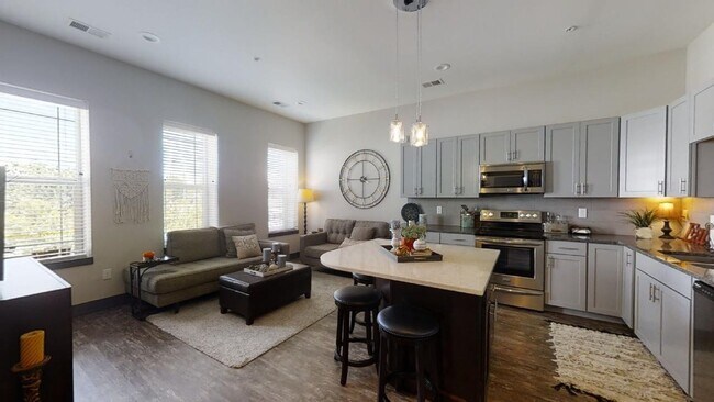 Foto del edificio - Beautiful Loft Apartment in the Heart of D...