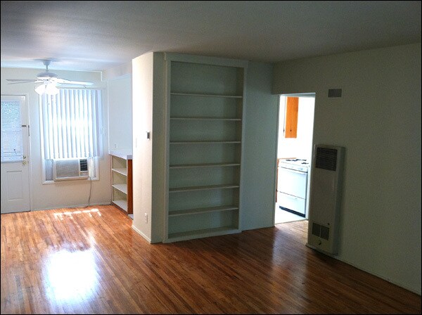 Building Photo - 15011 Dickens St