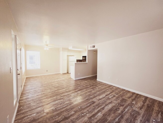 Building Photo - 2BD/2BA TOWNHOME IN GATED COMMUNITY - NEAR...
