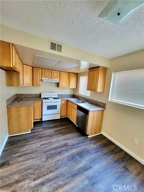 Foto del edificio - 1635 E Nanette Ave