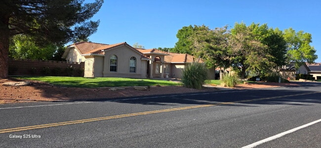 Building Photo - 1569 Tamarisk Dr