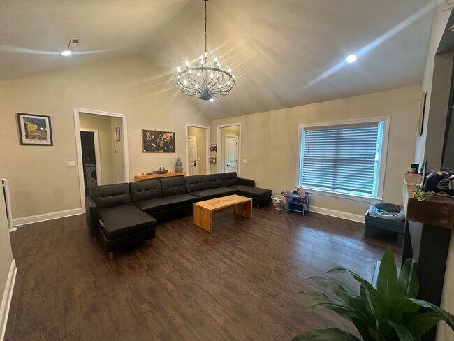 Foto del edificio - Coming Soon – Spacious 4 Bedroom, 3 Bathroom Custom-Built Home for Rent!