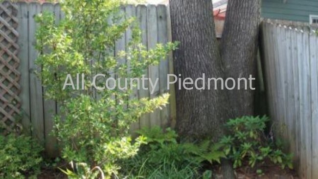 Building Photo - 1544 Pecan Ave