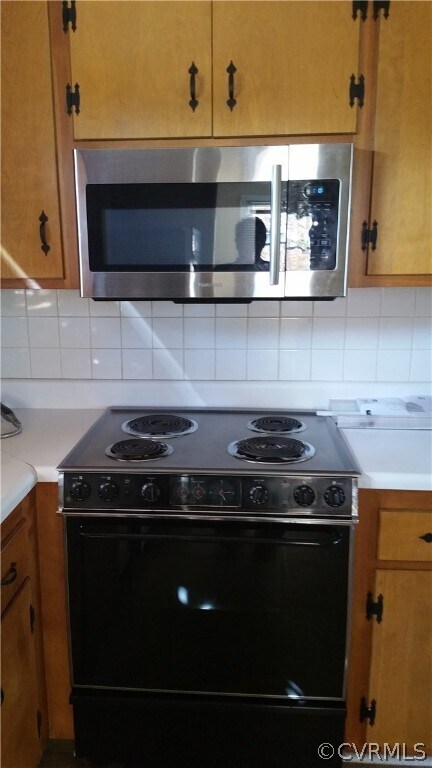 Foto del edificio - 9301 Newhall Rd