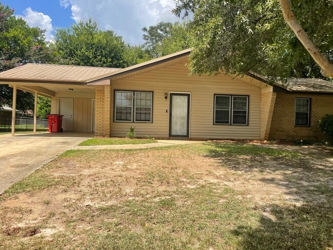 Building Photo - 105 Valencia Cir