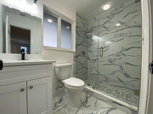 Foto del edificio - 338 Walton Blvd