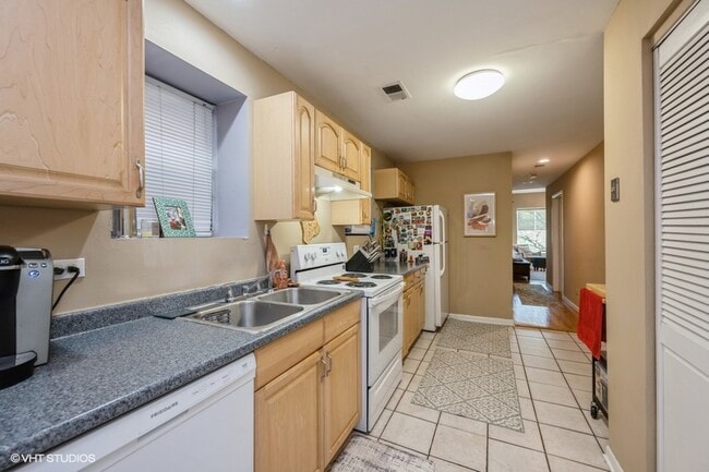 unit 2- Kitchen - 845 W Leland Ave