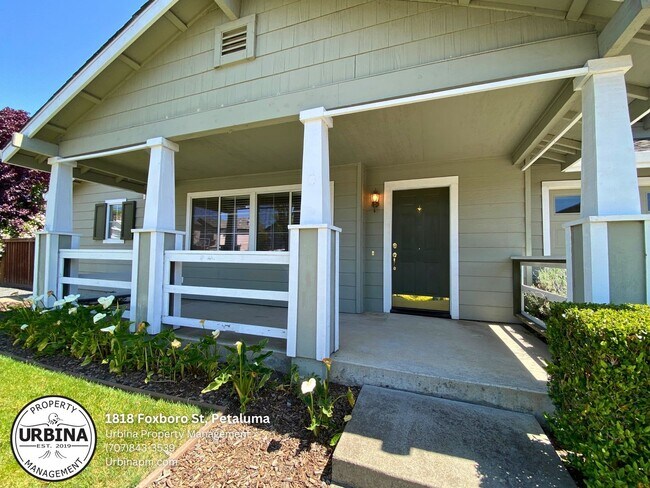 Foto del edificio - Darling Petaluma East Side Home with RV Pa...
