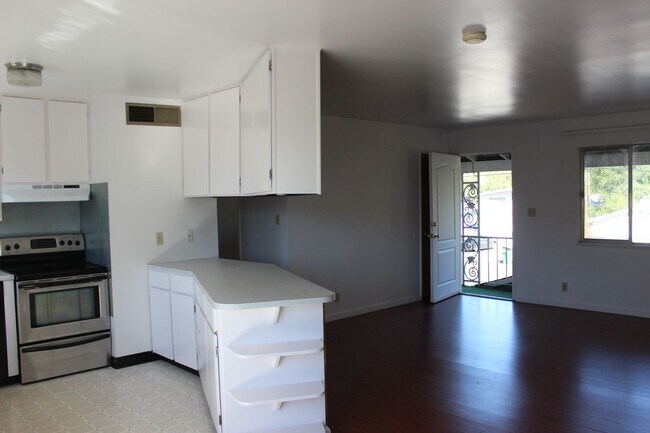 Foto del edificio - Charming 3-Bedroom Apartment